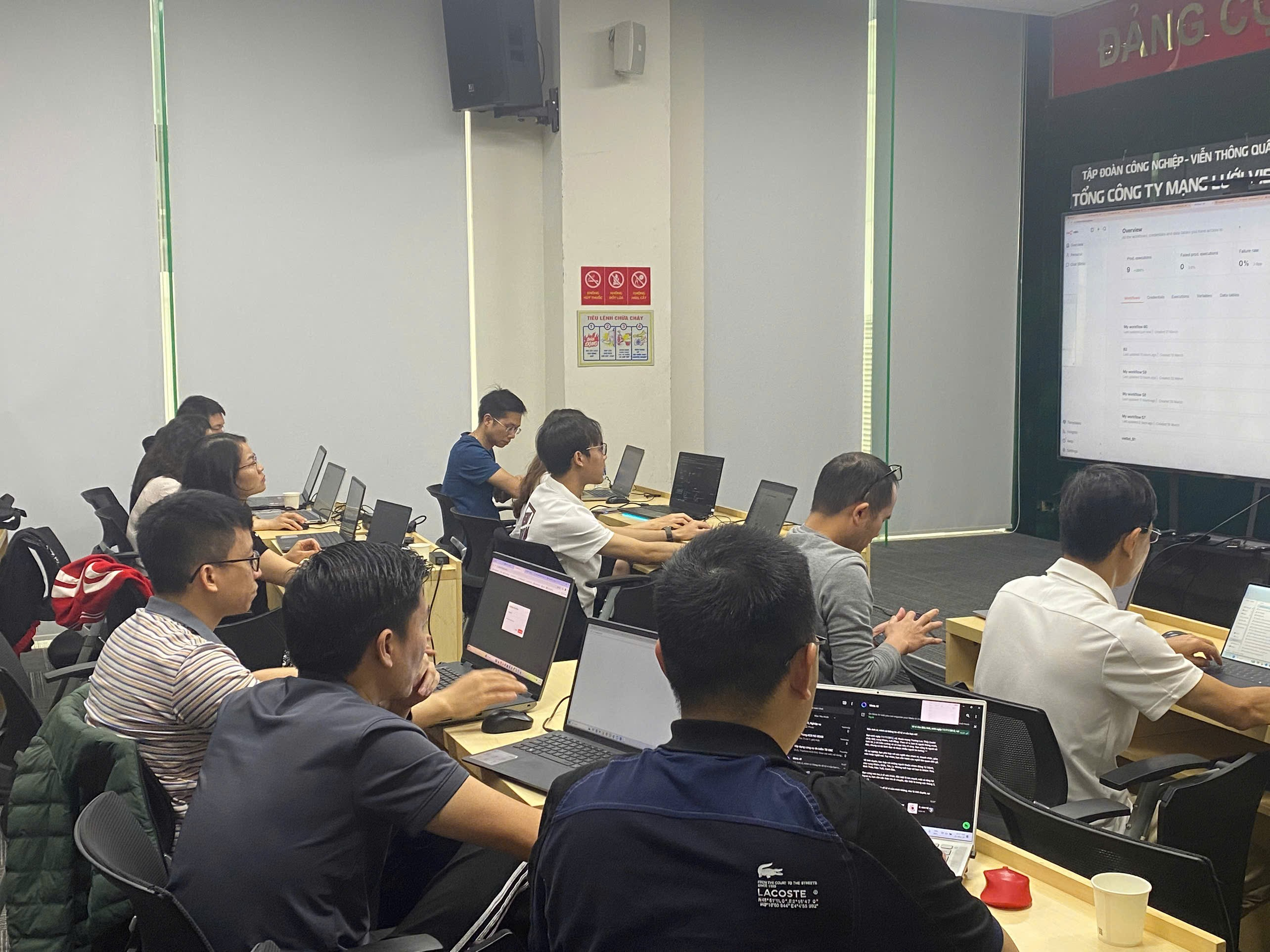 Học viên thực hành trong lớp